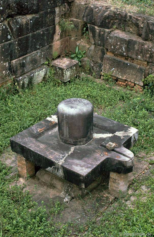 Di tích của Mỹ Sơn - Lingam và Yoni