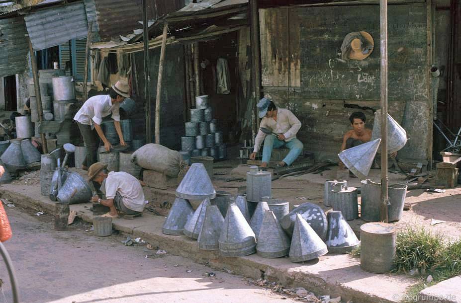 Hội An: Đường công nhân kim loại