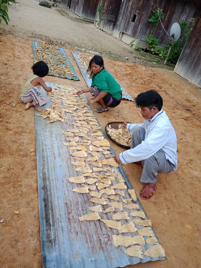 Quảng Nam: Ngôi chợ lạ ở huyện biên giới Tây Giang gi gỉ gì gi cái gì cũng bán giá 5 ngàn - Ảnh 4.